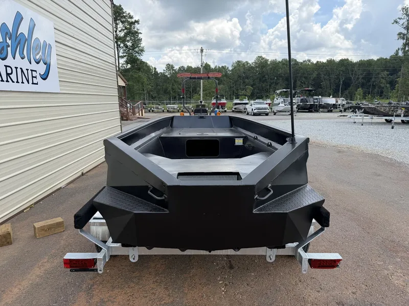 Slide: The Image of Edge Boats Sportsman 550 2027 - 2