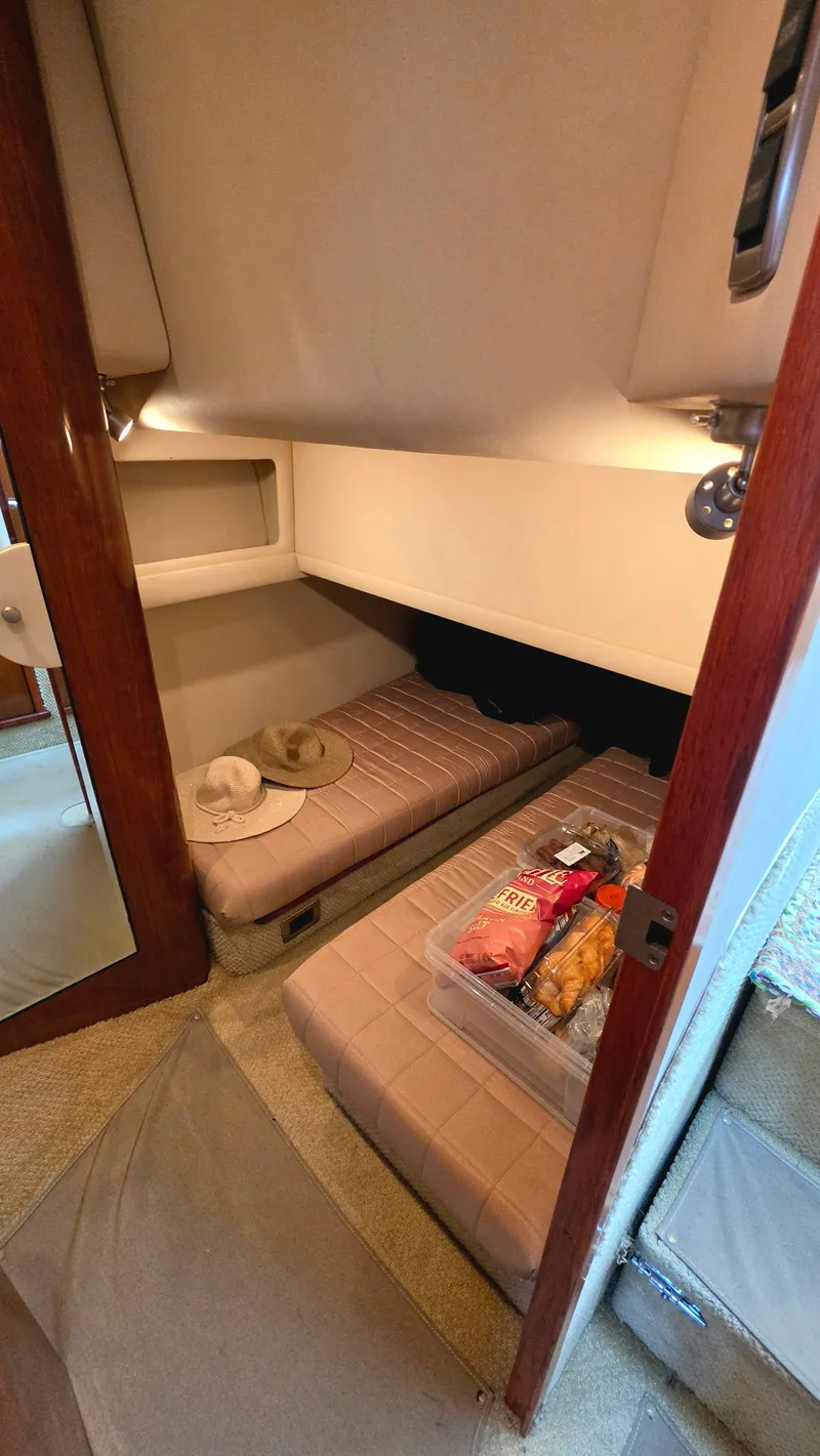 Slide: The Image of Sea Ray 480 Motor Yacht 2004 - 27