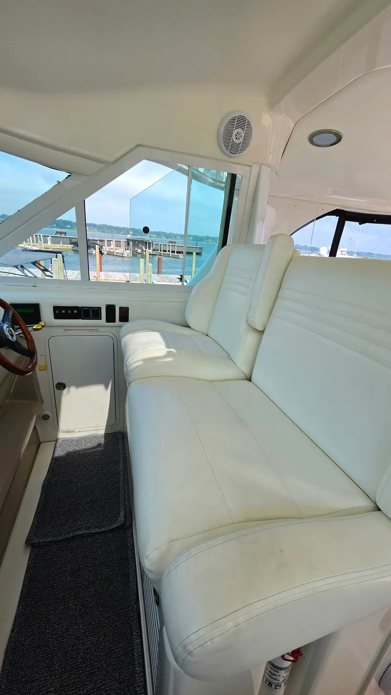 Slide: The Image of Sea Ray 480 Motor Yacht 2004 - 17