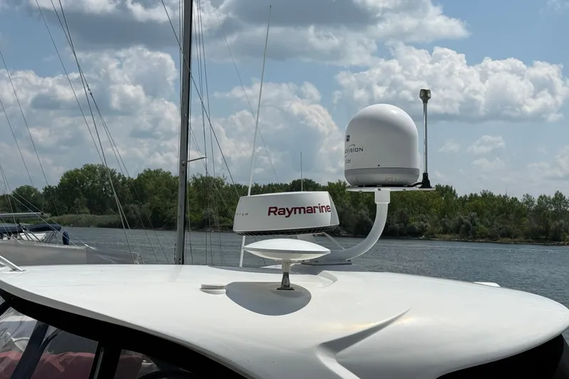 Slide: The Image of Radar equipment on a 2008 Sea Ray Sundancer 350 boat under a cloudy sky. - 4