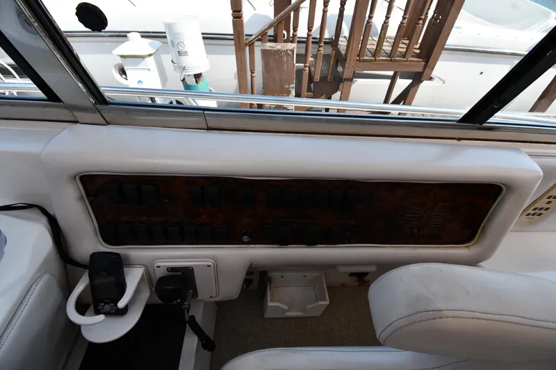 Slide: The Image of 1995 Sea Ray 630 Sundancer helm with control panel and seating. - 18