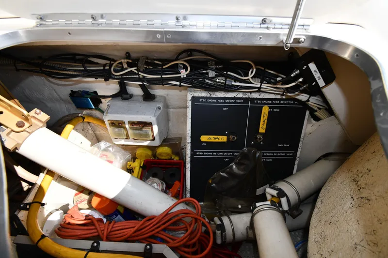 Slide: The Image of Engine compartment of 1995 Sea Ray 630 Sundancer with cables and control panels. - 31