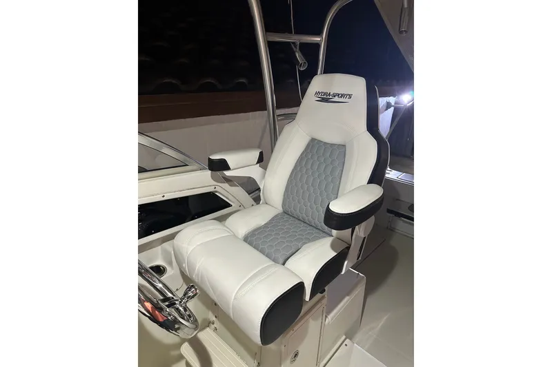 Slide: The Image of Captain's chair on 2002 Hydra-Sports Vector 2800 WA boat, featuring white and gray upholstery. - 3