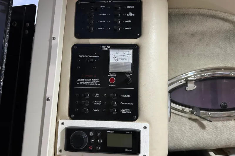 Slide: The Image of Control panel of a 2002 Hydra-Sports Vector 2800 WA boat interior. - 9