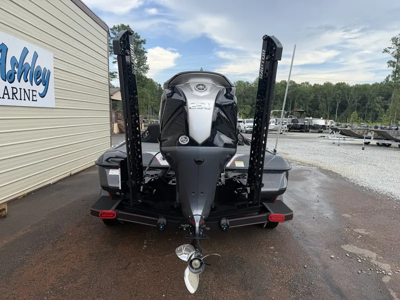 Slide: The Image of Skeeter ZXE20 2027 - 9