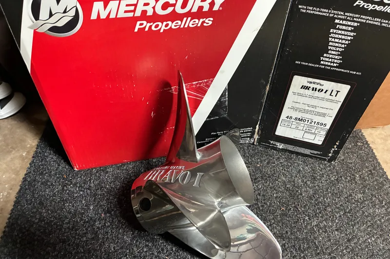 Slide: The Image of Mercury propeller with Bravo I LT label, suitable for 2009 Baja 24 H2X Boss boat. - 48
