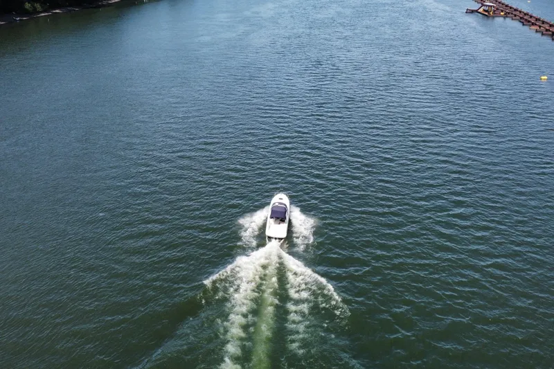 Slide: The Image of Aerial view of 2006 Sea Ray Sundancer 260 cruising on open water. - 16