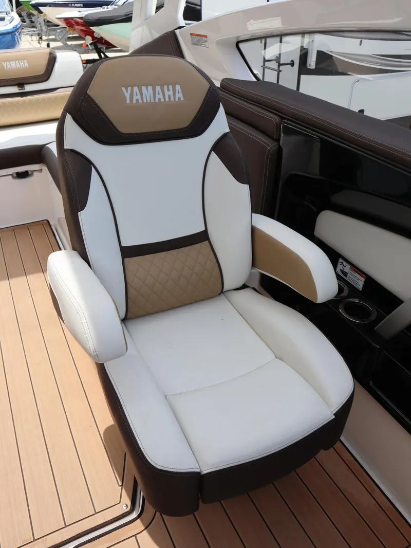 Slide: The Image of Yamaha 275SDX 2023 - 15
