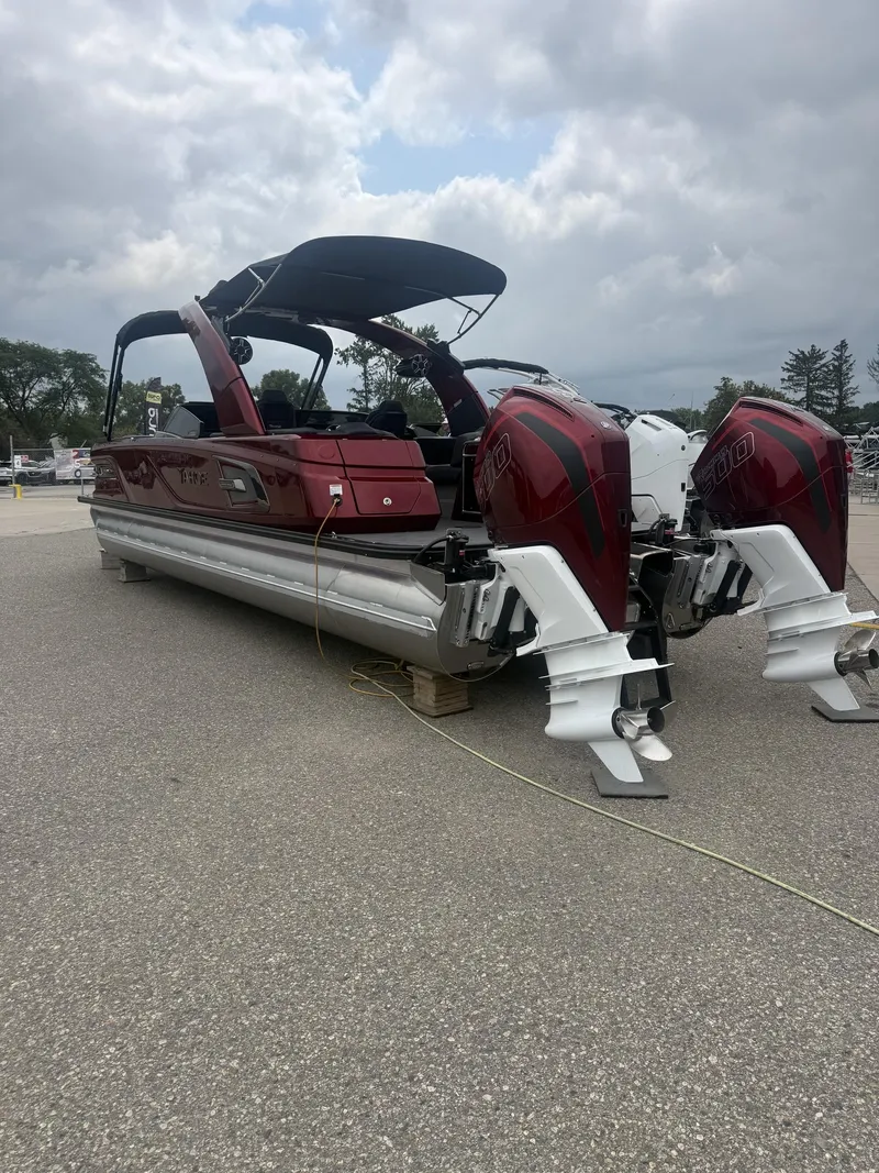Slide: The Image of Tahoe Grand Tahoe 27' Quad lounge Windshield w/ Twin 500HP Mercury's! 2027 - 4