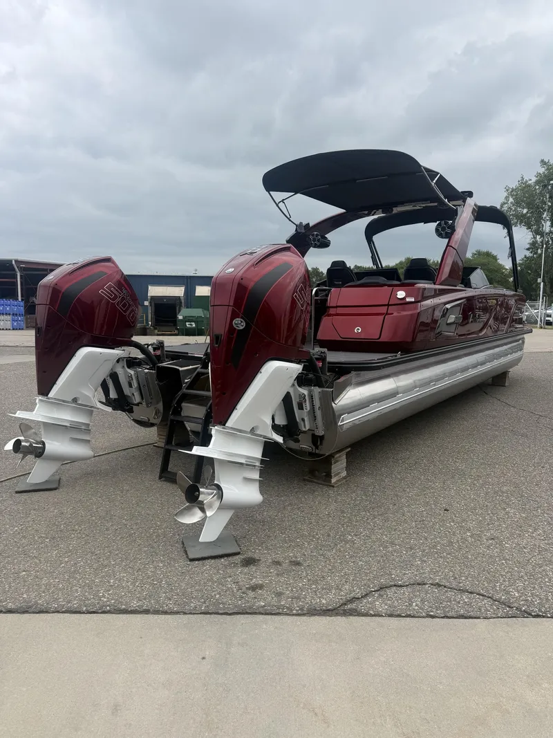 Slide: The Image of Tahoe Grand Tahoe 27' Quad lounge Windshield w/ Twin 500HP Mercury's! 2027 - 6