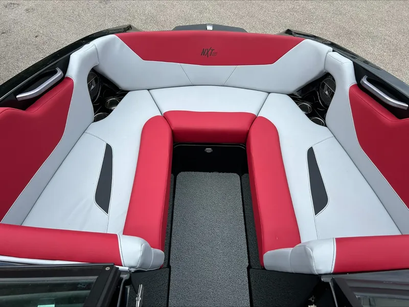 Slide: The Image of MasterCraft NXT22 2022 - 7