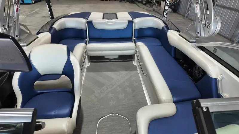 Slide: The Image of MasterCraft X30 2015 - 48