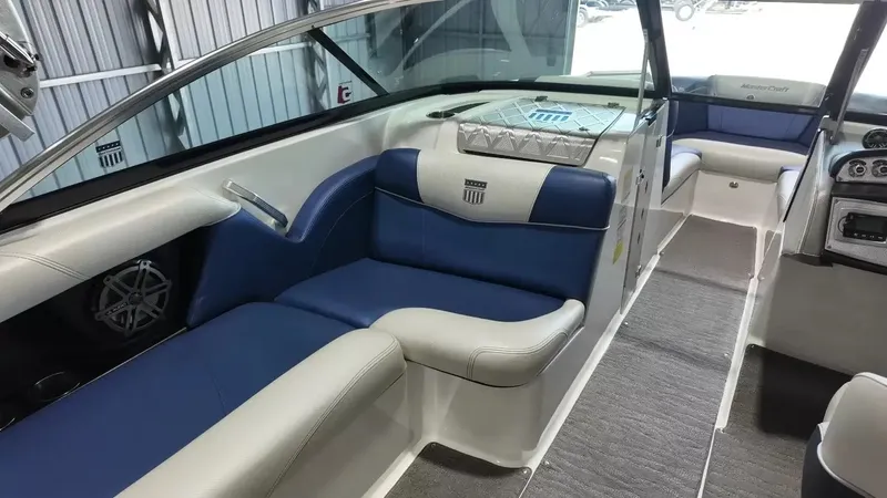 Slide: The Image of MasterCraft X30 2015 - 43