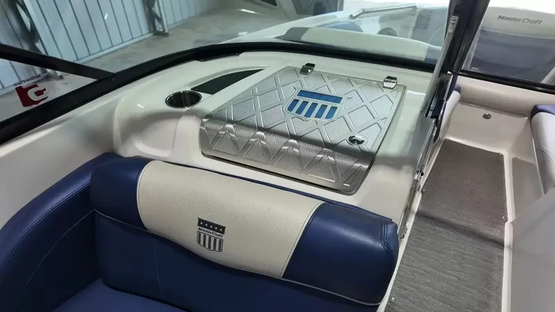 Slide: The Image of MasterCraft X30 2015 - 41