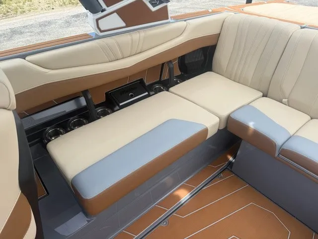 Slide: The Image of Malibu Wakesetter 22 LSV 2027 - 15