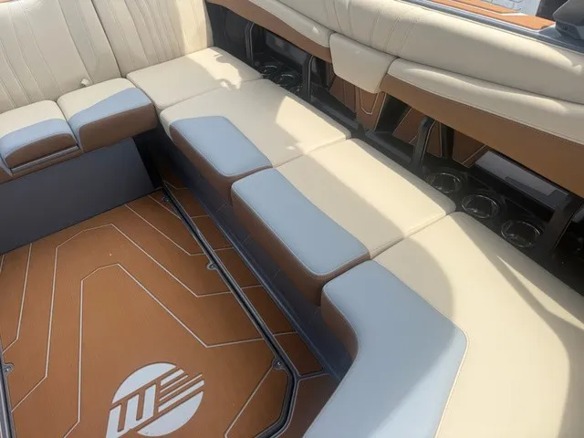 Slide: The Image of Malibu Wakesetter 22 LSV 2027 - 14