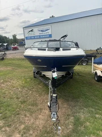 Slide: The Image of Bayliner VR5 Bowrider 2022 - 3