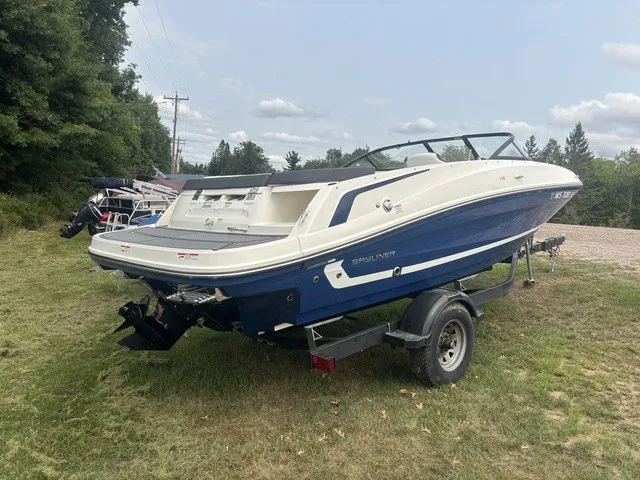 Slide: The Image of Bayliner VR5 Bowrider 2022 - 7