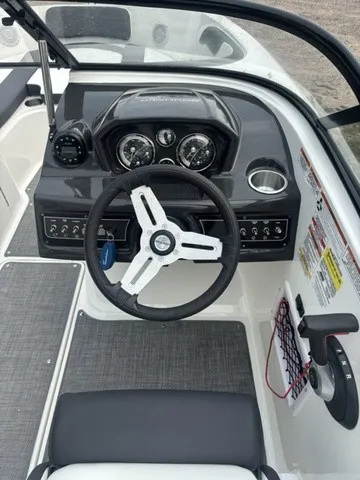 Slide: The Image of Bayliner VR5 Bowrider 2022 - 12