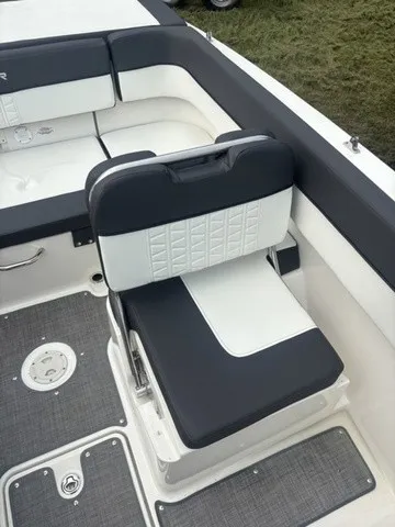 Slide: The Image of Bayliner VR5 Bowrider 2022 - 10