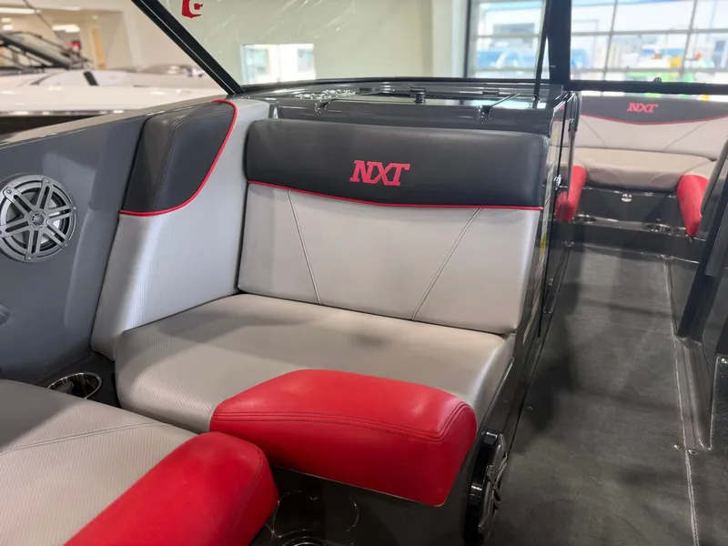 Slide: The Image of MasterCraft NXT22 2016 - 15