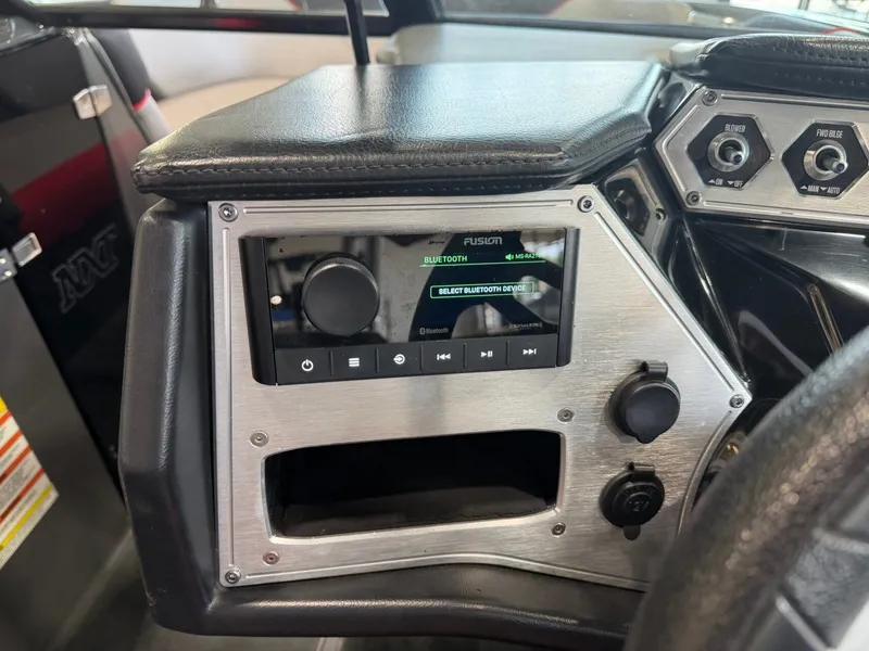 Slide: The Image of MasterCraft NXT22 2016 - 19