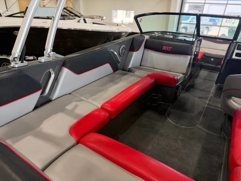 Slide: The Image of MasterCraft NXT22 2016 - 11