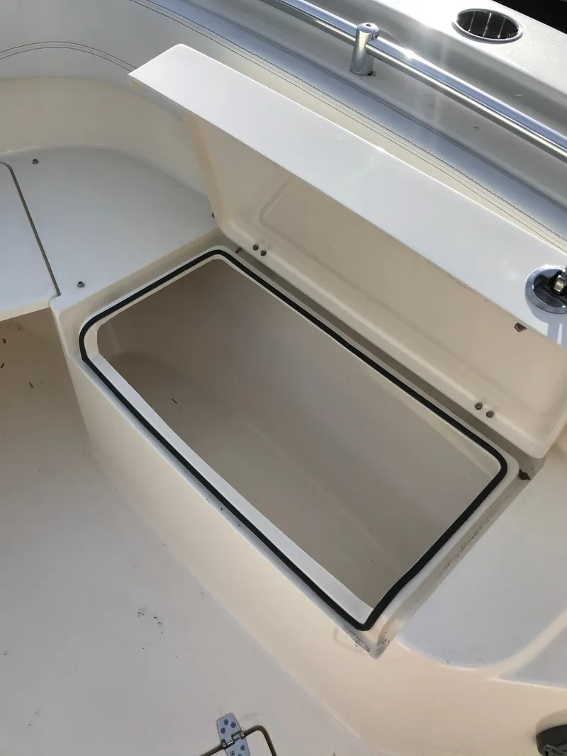 Slide: The Image of Cobia 262 Center Console 2020 - 16