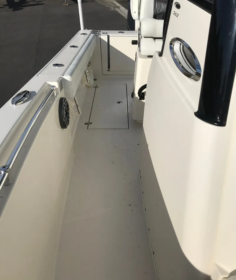 Slide: The Image of Cobia 262 Center Console 2020 - 7