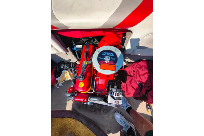 Slide: The Image of Volvo Penta engine in a 2004 Stingray 185 LS/LX boat, red cover visible. - 10