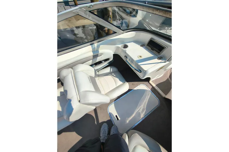 Slide: The Image of Interior of a 2004 Stingray 185 LS/LX boat with white seating and dashboard. - 5