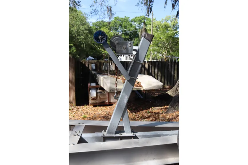 Slide: The Image of Boat trailer winch mechanism for 2009 Hydra-Sports 4100 VSF, outdoors with trees in background. - 72