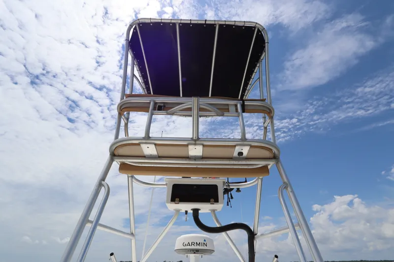 Slide: The Image of 2009 Hydra-Sports 4100 VSF boat tower against a bright, cloudy sky. - 28