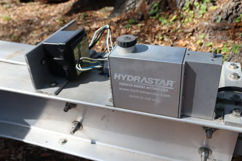 Slide: The Image of HydraStar trailer brake actuator on Hydra-Sports 4100 VSF, 2009 model, mounted on metal frame. - 68