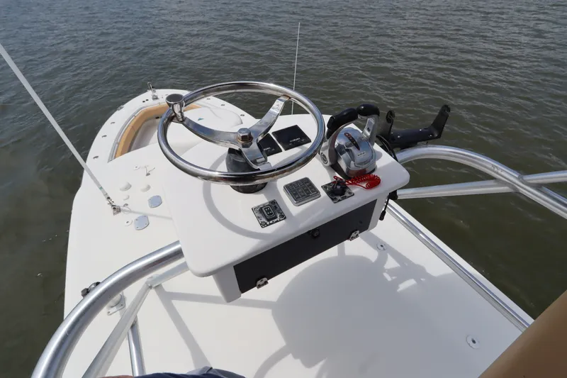 Slide: The Image of Helm of 2009 Hydra-Sports 4100 VSF boat on water. - 21