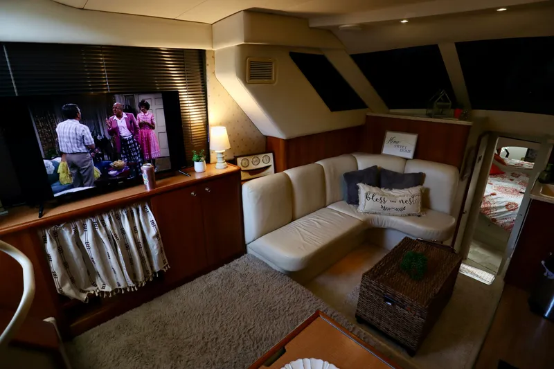 Slide: The Image of Silverton 352 Motor Yacht 2000 - 22