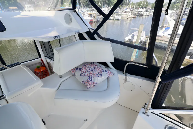 Slide: The Image of Silverton 352 Motor Yacht 2000 - 17