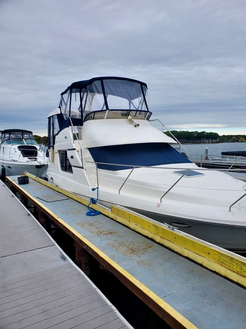 Slide: The Image of Silverton 352 Motor Yacht 2000 - 10