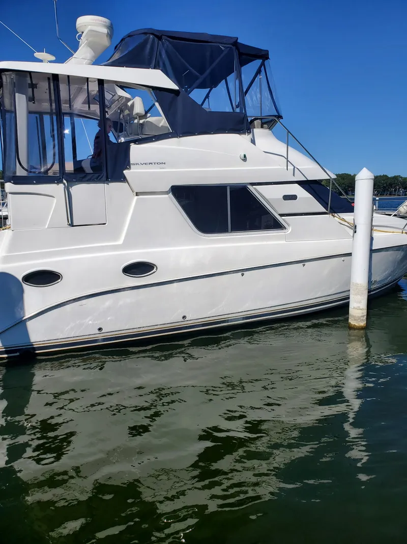 Slide: The Image of Silverton 352 Motor Yacht 2000 - 9