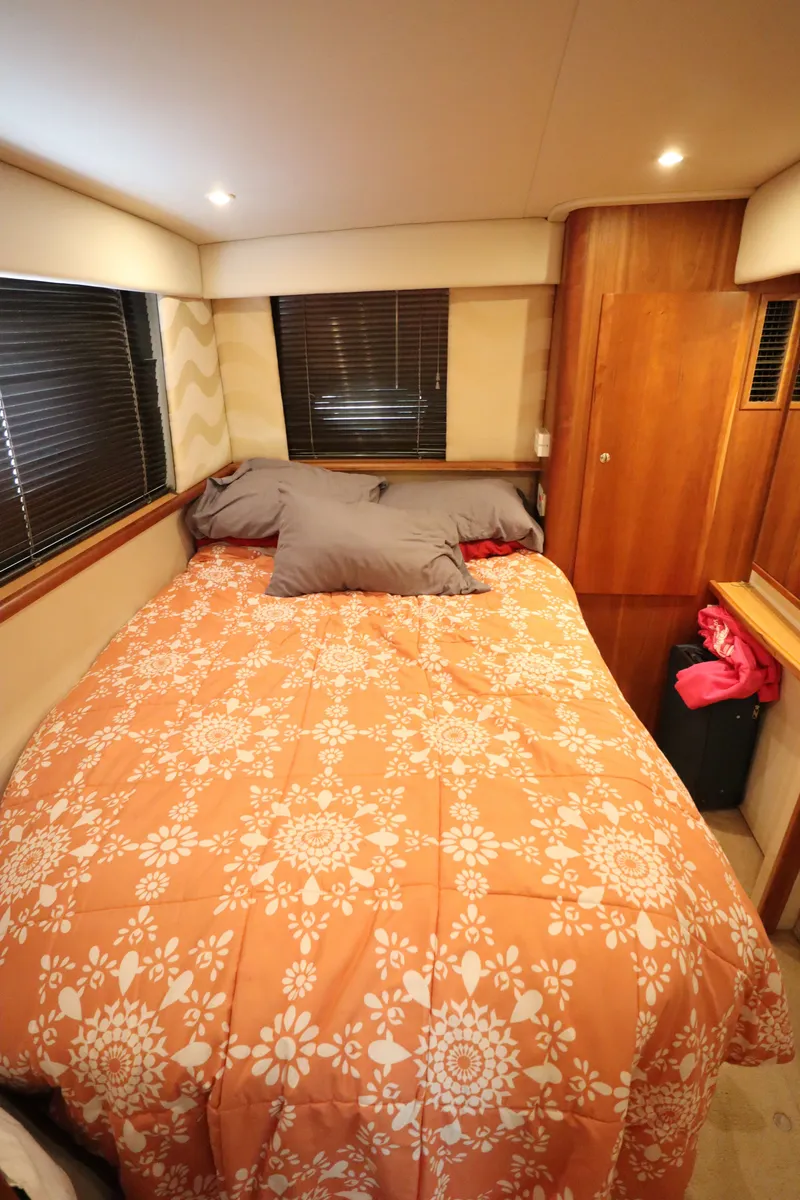 Slide: The Image of Silverton 352 Motor Yacht 2000 - 31