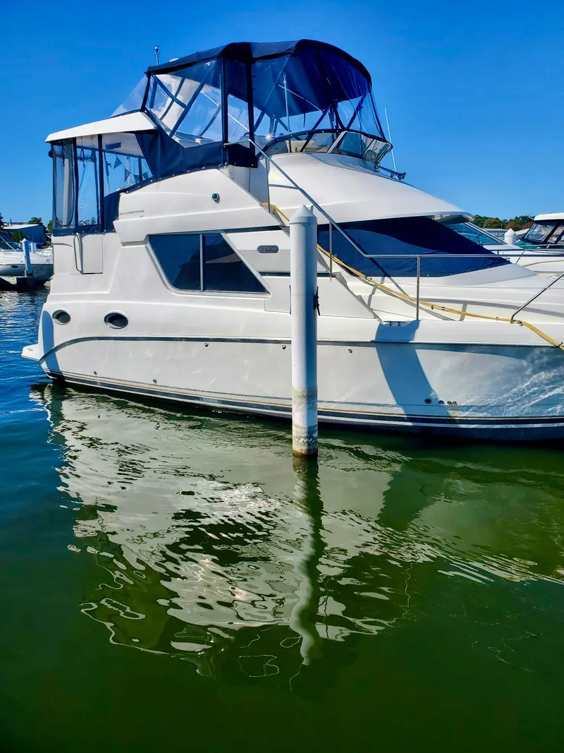 Slide: The Image of Silverton 352 Motor Yacht 2000 - 8