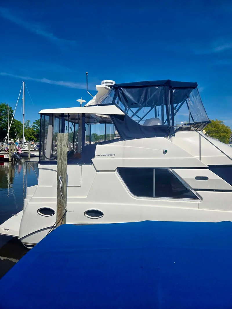 Slide: The Image of Silverton 352 Motor Yacht 2000 - 11
