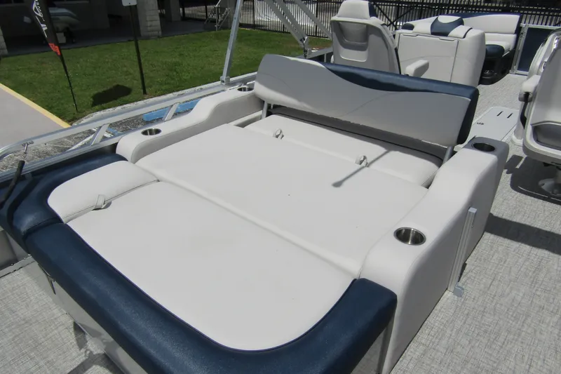 Slide: The Image of 2026 Tahoe Pontoon LTZ Versatile Rear Bench with Wind Shield, featuring luxurious seating and cup holders. - 29