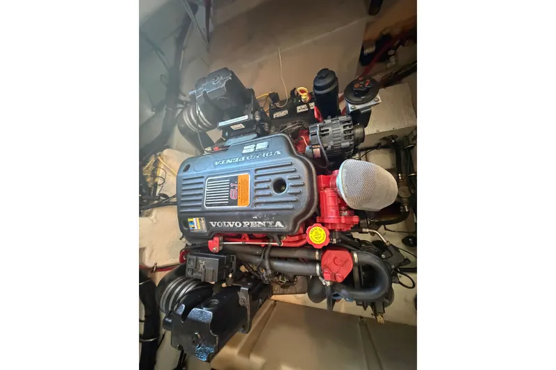 Slide: The Image of Volvo Penta engine in 2008 Chaparral Signature 270 boat, detailed view. - 23