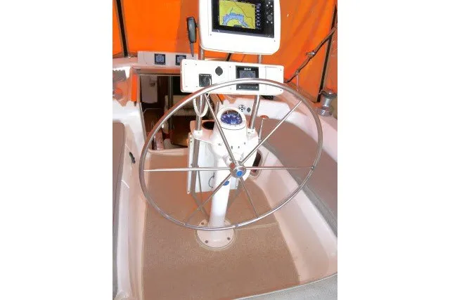 Slide: The Image of Steering wheel and navigation system of 2001 Hunter 420 sailboat. - 39