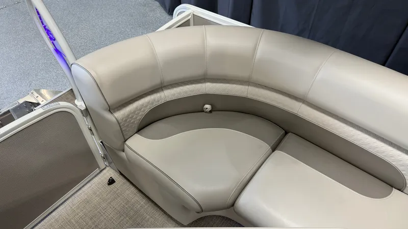 Slide: The Image of Premier 230 S-Series 2022 - 72