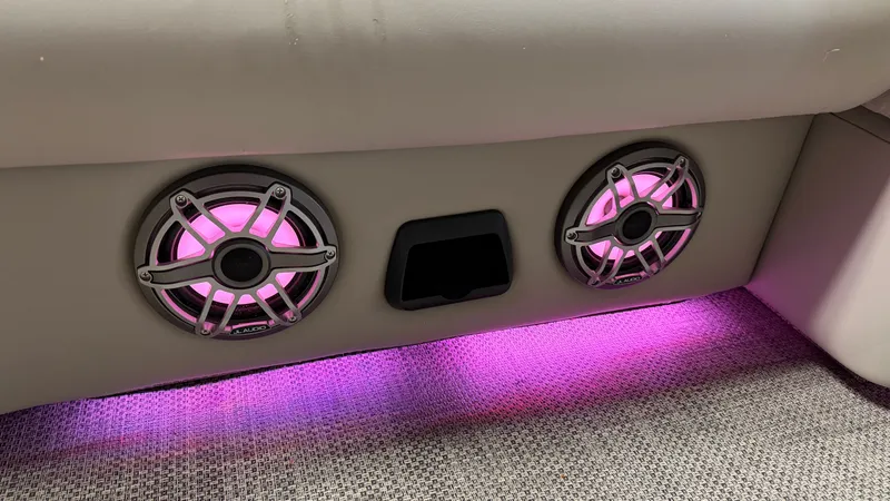 Slide: The Image of Premier 230 S-Series 2022 - 15