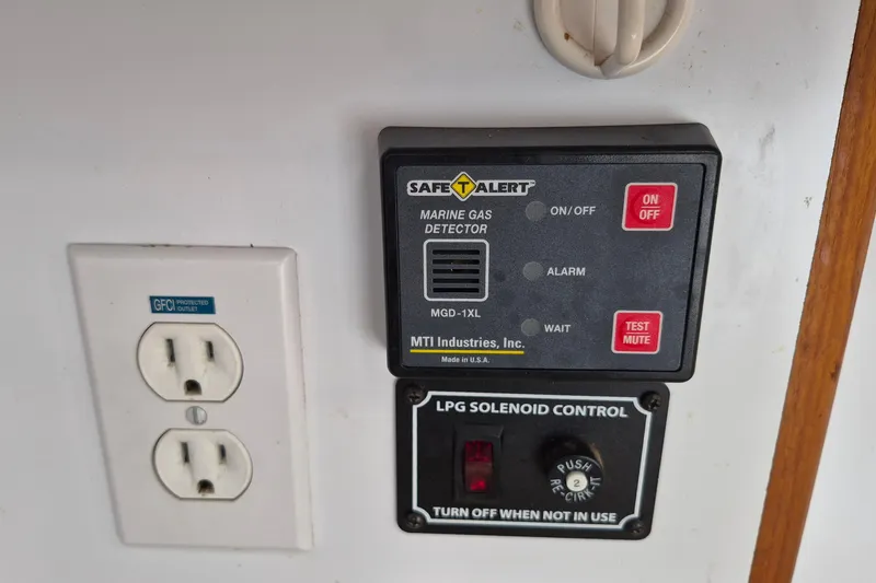 Slide: The Image of Marine gas detector and LPG solenoid control on 2005 Endeavour 44 TrawlerCat. - 41