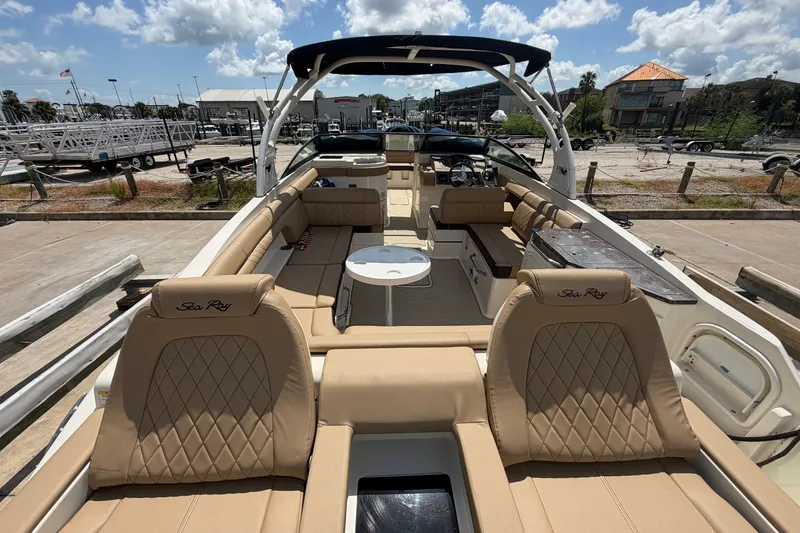 Slide: The Image of 2016 Sea Ray 290 Sundeck Outboard with spacious seating and elegant design. - 18