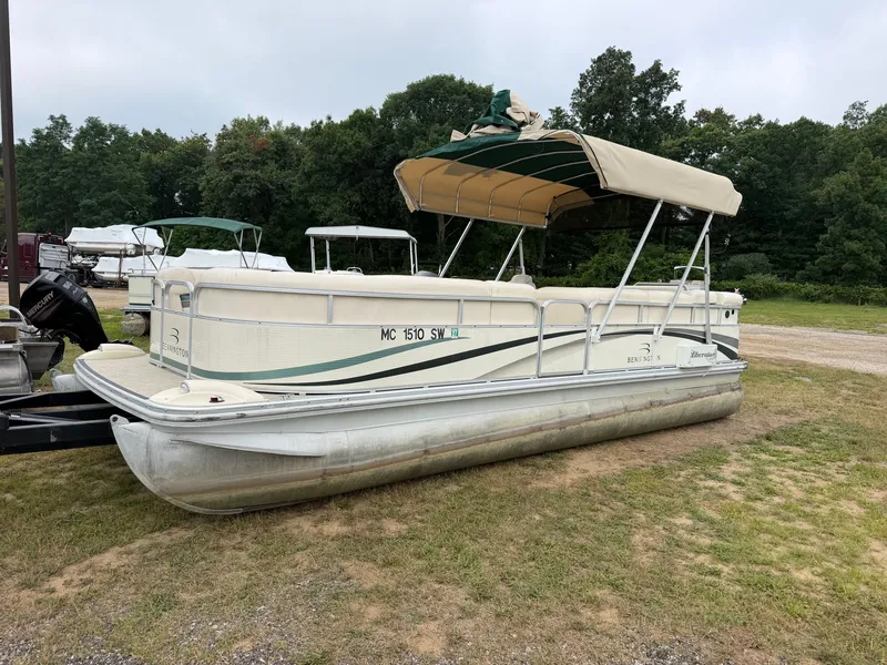 The Image of Bennington 2275RL Pontoon 2005 - 1